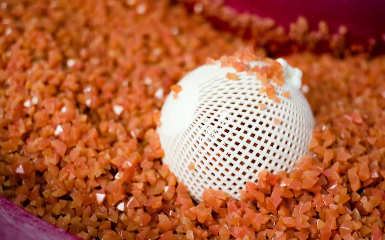 Como melhorar a estética das peças Descubra a variedade de acabamentos de superfície e materiais que tornam as peças personalizadas esteticamente agradáveis.